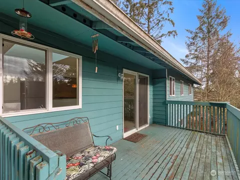 Exterior - 124 234th Pl SE, Bothell, WA 98021 photo 5 of 14