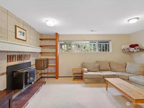 Living - 124 234th Pl SE, Bothell, WA 98021 photo 4 of 4