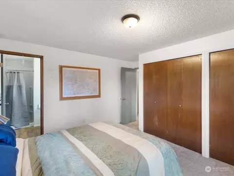 Bedroom - 124 234th Pl SE, Bothell, WA 98021 photo 2 of 6