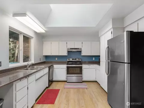 Kitchen - 124 234th Pl SE, Bothell, WA 98021 photo 2 of 4