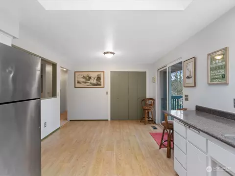 Kitchen - 124 234th Pl SE, Bothell, WA 98021 photo 3 of 4