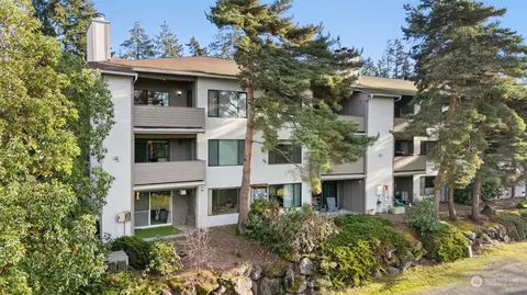13601 NE 8th St #301, Bellevue, WA 98005