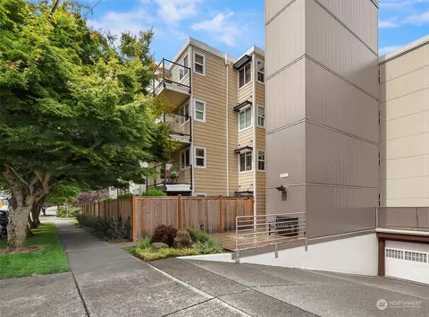 4118 SW College St #305, Seattle, WA 98116
