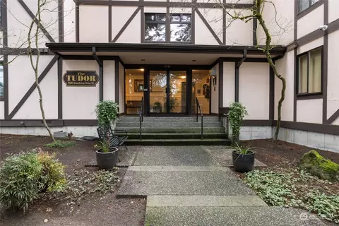 4501 Grandview Dr W #T-204, University Place, WA 98466