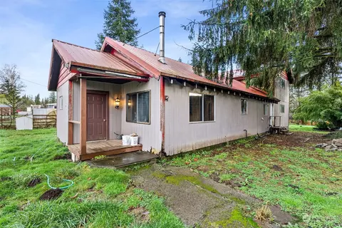 32 Fairley St, Raymond, WA 98577