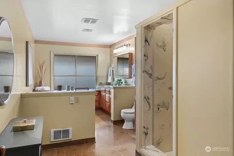 Bath - 718 Rucker Ave, Everett, WA 98201 photo 2 of 3