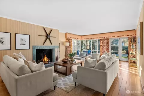 Living - 718 Rucker Ave, Everett, WA 98201 photo 1 of 2