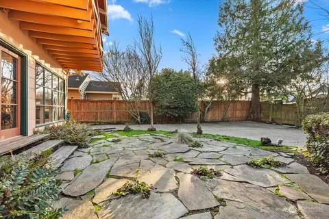 Exterior - 718 Rucker Ave, Everett, WA 98201 photo 7 of 7