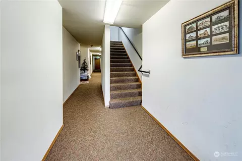 Entry Way - 2219 Rucker Ave #202, Everett, WA 98201 photo 3 of 3