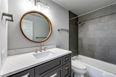 Bath - 2219 Rucker Ave #202, Everett, WA 98201 photo 3 of 3