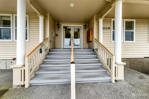 Exterior - 2219 Rucker Ave #202, Everett, WA 98201 photo 4 of 6