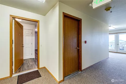 Entry Way - 2219 Rucker Ave #202, Everett, WA 98201 photo 2 of 3