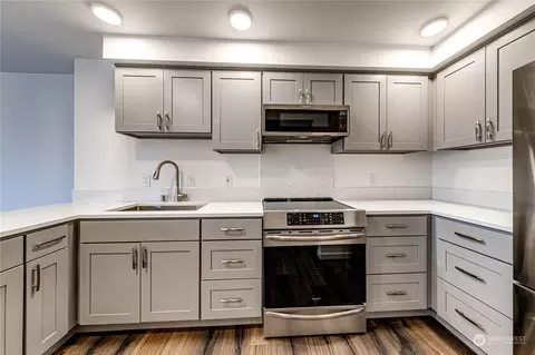 Kitchen - 2219 Rucker Ave #202, Everett, WA 98201 photo 2 of 3