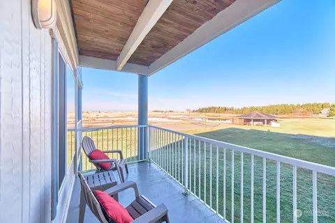 210 26th St NW #214, Long Beach, WA 98631
