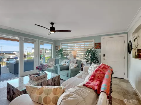 903 S 281st St, Des Moines, WA 98198