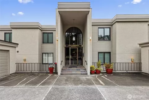 3630 26th Pl W #102C, Seattle, WA 98199