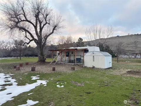 2007 Burton Ave, Okanogan, WA 98840