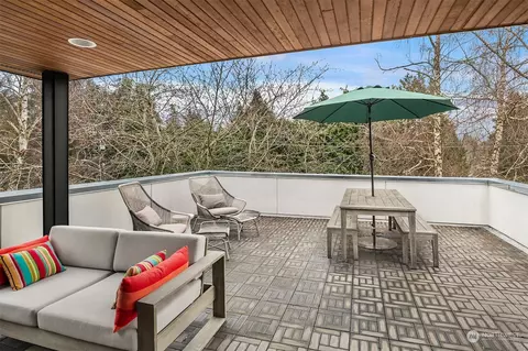Exterior - 8029 Ashworth Ave N, Seattle, WA 98103 photo 2 of 4