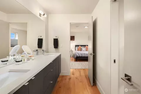 Bath - 8029 Ashworth Ave N, Seattle, WA 98103 photo 4 of 5