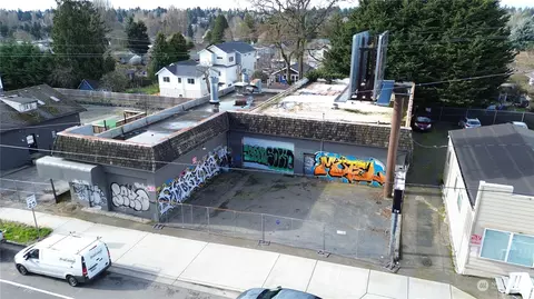 9739 Greenwood Ave N, Seattle, WA 98103