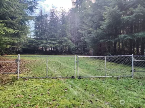 54 Robin Ln, Pacific Beach, WA 98571
