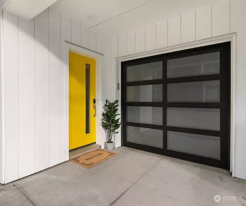 824 N 47th St, Seattle, WA 98103