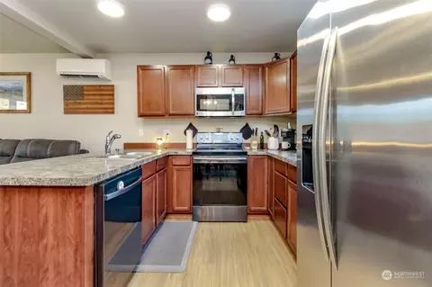 Kitchen - 25510 33rd Avenue Ct E, Spanaway, WA 98387 photo 4 of 5