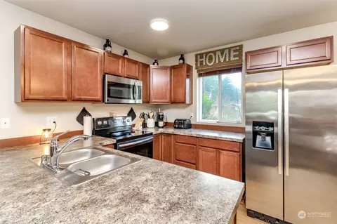 Kitchen - 25510 33rd Avenue Ct E, Spanaway, WA 98387 photo 3 of 5