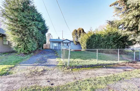 1205 S 6th Ave, Kelso, WA 98626