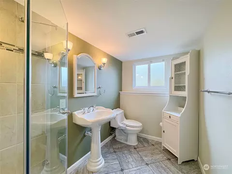 Bath - 280 Meadow Lark Ln, Sequim, WA 98382 photo 5 of 6
