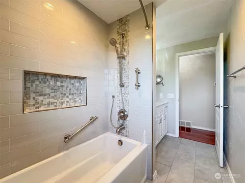 Bath - 280 Meadow Lark Ln, Sequim, WA 98382 photo 2 of 6