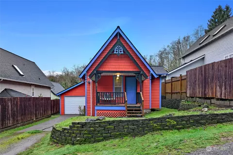 6517 NE Pear St, Suquamish, WA 98392
