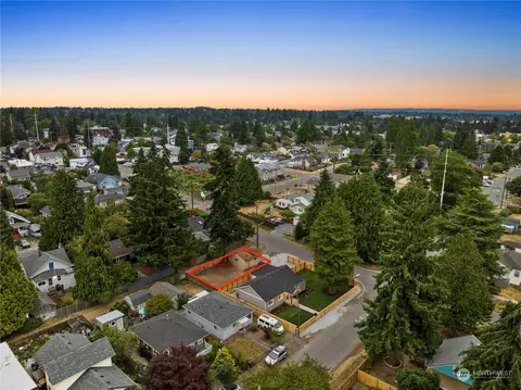 526 N 100th St, Seattle, WA 98133