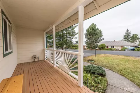 211 Brittany Ln, Sequim, WA 98382 photo 4