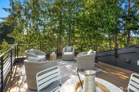 1209 NE 104th St, Seattle, WA 98125