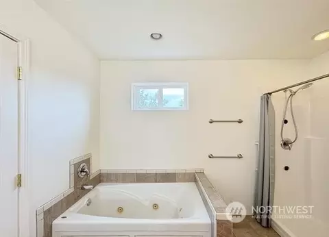 Bath - 41 Farm Pl, Sequim, WA 98382 photo 3 of 4