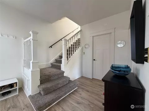Entry Way - 4810 S 3rd Ave, Everett, WA 98203 photo 2 of 3