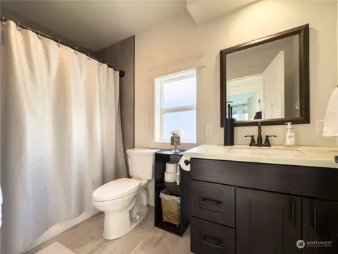Bath - 4810 S 3rd Ave, Everett, WA 98203 photo 2 of 4