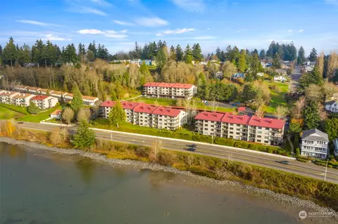 908 E Bay Dr NE #E203, Olympia, WA 98506