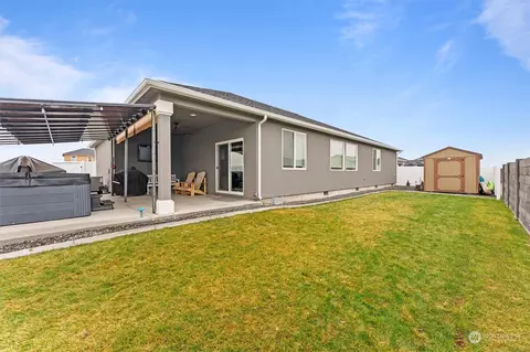 Exterior - 1112 E Cascade, Othello, WA 99344 photo 3 of 6