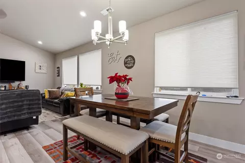 Dining - 1112 E Cascade, Othello, WA 99344 photo 1 of 2