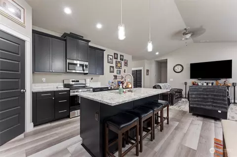 Kitchen - 1112 E Cascade, Othello, WA 99344 photo 3 of 5