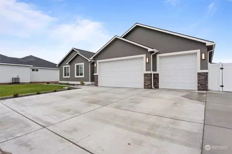 Exterior - 1112 E Cascade, Othello, WA 99344 photo 4 of 6