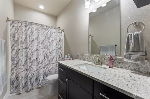 Bath - 1112 E Cascade, Othello, WA 99344 photo 1 of 5