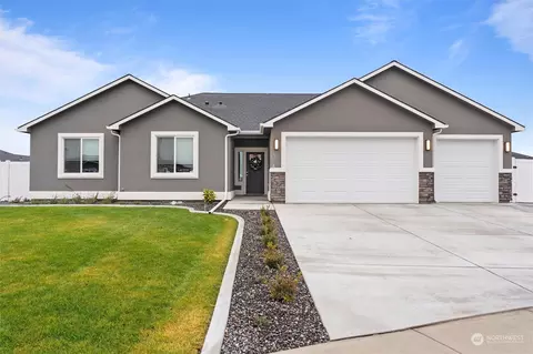 Exterior - 1112 E Cascade, Othello, WA 99344 photo 5 of 6