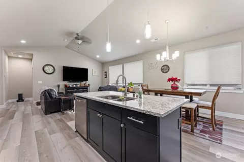 Kitchen - 1112 E Cascade, Othello, WA 99344 photo 4 of 5