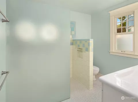 Bath - 3700 E Union St, Seattle, WA 98122 photo 2 of 3