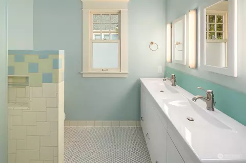Bath - 3700 E Union St, Seattle, WA 98122 photo 1 of 3