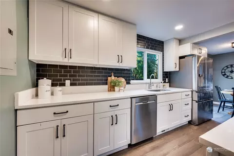 Kitchen - 23032 19th Ave SE, Bothell, WA 98021 photo 4 of 5
