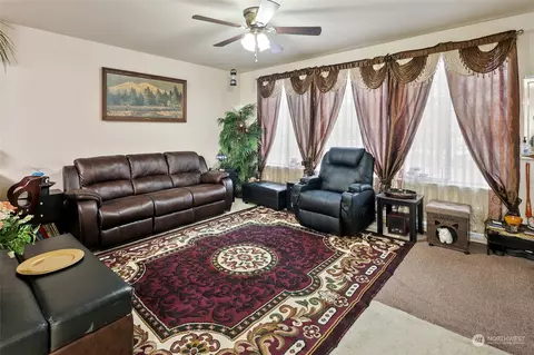 2120 Highland Ave #206, Everett, WA 98201